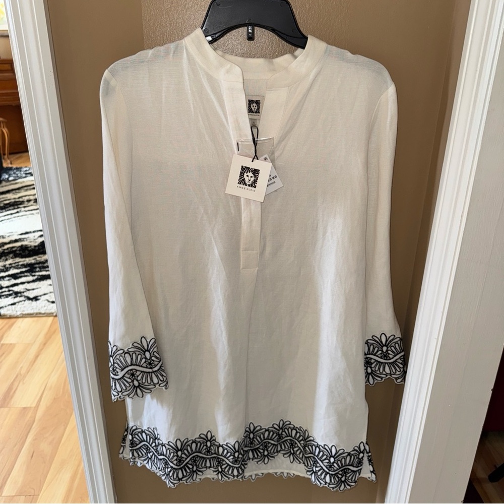 Anne Klein White Tunic NWT, XS with Black Scalloped Embroidery long sleeves